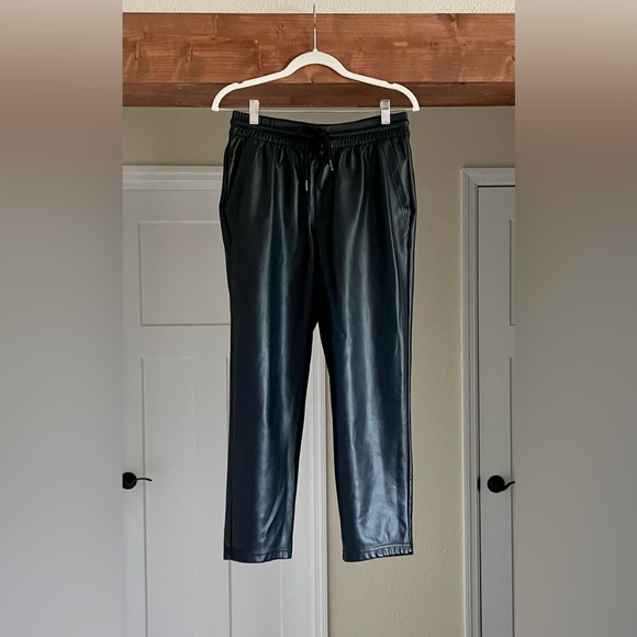 Faux Leather Cropped Pants Size L - Picture 2 of 8